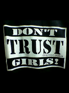 Na komórkę - Dont_Trust_Girls.jpg