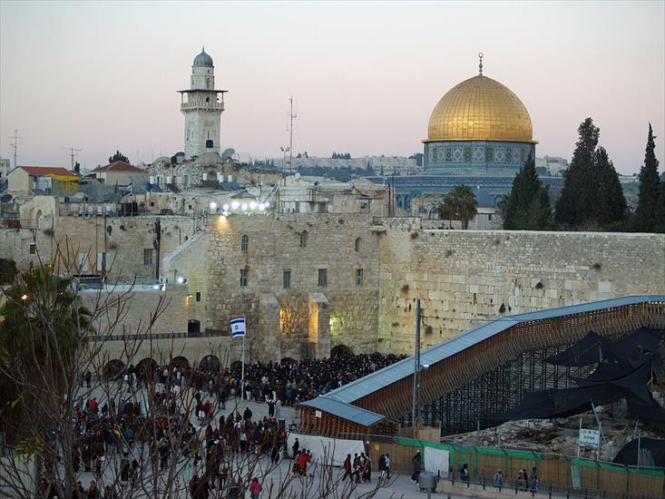 Izrael - Jerozolima - obrazy - 1024px-Temple_Mount_Western_Wall_on_Shabbat_by_David_Shankbone. Azgórze Świątynne.jpg