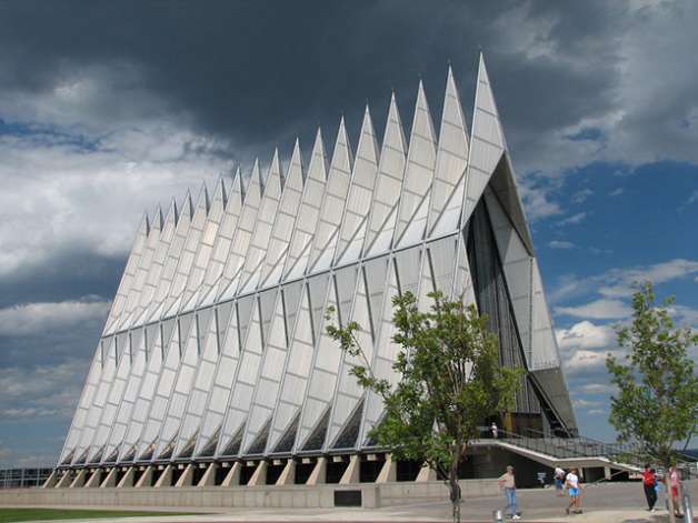 Budowle - Air Force Academy Chapel Colorado, USA.jpg
